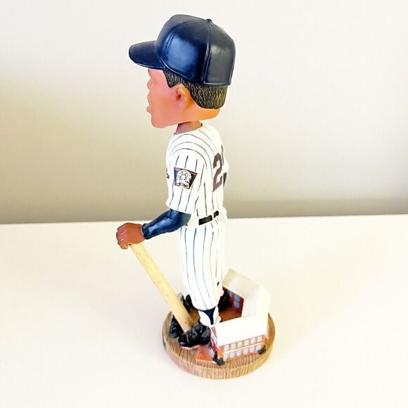 Rod Carew Minnesota Twins MLB Hall of Fame Cooperstown Bobblehead 603 of 5,000 - Picture 4 of 8